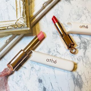 ATHE AUTHENTIC AIRY LIP BALM / 비건립밤 / 어센틱립밤 / 에어리립밤 (수정 요청) — 5점을 준 리뷰어가 2022년 7월 올린 사용 사진