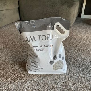 카미스쥬 KAMY 's ZOO I AM TOFU 프리미엄 천연 두부 고양이 쓰레기 숯 10LB — 4점을 준 리뷰어가 2021년 3월 올린 사용 사진
