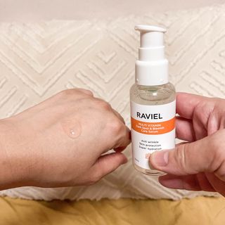 라비엘 멀티 비타민 다크 스팟 &amp; 블레미쉬 케어 페이스 세럼 모든 피부용 1.7 fl oz — 5점을 준 리뷰어가 2022년 12월 올린 사용 사진