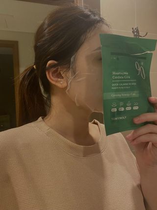 토니모리 어성초시카 퀵 카밍 미스트 세럼 & 어성초시카 퀵 카밍 90 마스크 — 5점을 준 리뷰어가 2022년 8월 올린 사용 사진