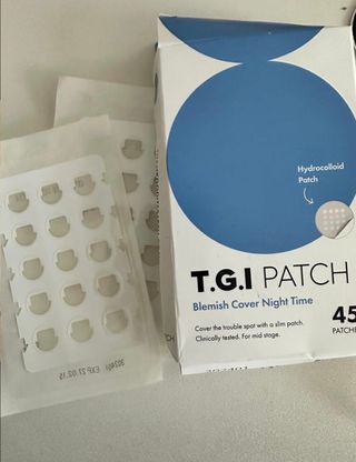 NYfashioncity [TGI 패치] 블레미쉬 커버 나이트 타임 - 중기 여드름 및 뾰루지용 하이드로콜로이드 패치 (45개입) — 5점을 준 리뷰어가 2024년 10월 올린 사용 사진