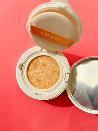 TONEfitSUN 쿠션 12g 비건 톤업 선쿠션 한국산 SPF 50+/ PA++++ — 5점을 준 리뷰어가 2023년 1월 올린 사용 사진