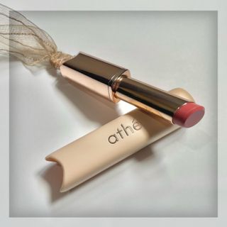 ATHE AUTHENTIC AIRY LIP BALM / 비건립밤 / 어센틱립밤 / 에어리립밤 (수정 요청) — 5점을 준 리뷰어가 2022년 7월 올린 사용 사진