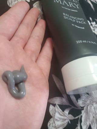 로즈마리 밸런싱 두피팩, 히비스커스 보습 두피팩, 타마누 오일 수딩 두피팩 3종 세트 — 5점을 준 리뷰어가 2022년 4월 올린 사용 사진