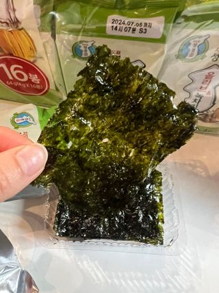 SUNG GYUNG Olive & Green Tea Seaweed Snack Pack of 16 — 5점을 준 리뷰어가 2024년 1월 올린 사용 사진