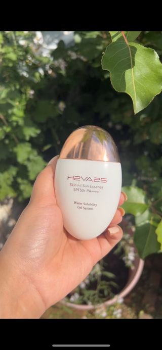 H2VA25 Skin Fit Sun Essence SPF50+ PA++++ 50ml / 1.69 FL.oz Moisturizing Sunblock Sunscreen K-Beauty — 4.5점을 준 리뷰어가 2024년 10월 올린 사용 사진