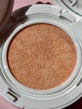 TONEfitSUN 쿠션 12g 비건 톤업 선쿠션 한국산 SPF 50+/ PA++++ — 5점을 준 리뷰어가 2023년 6월 올린 사용 사진