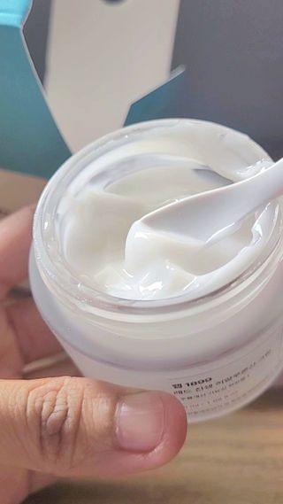 랩1899 [LAB1899] Red Ginseng Hyaluronic cream — 3점을 준 리뷰어가 2024년 4월 올린 사용 사진