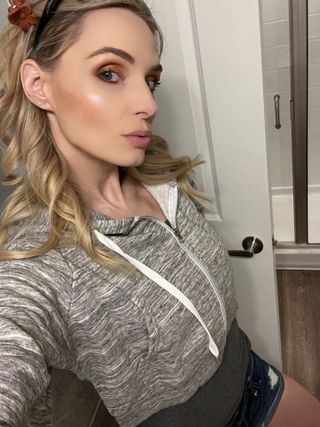 DOUBLJU Womens 캐주얼 긴팔 자르기 탑 지퍼 업 후드 티 스웨터 플러스 사이즈 — 5점을 준 리뷰어가 2022년 12월 올린 사용 사진