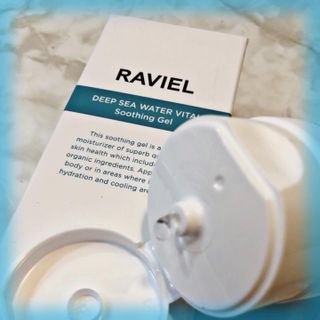 라비엘 RAVIEL 딥 씨 워터 퓨어 바이탈 수딩 젤 5.1 fl oz (150ml) 페이스 &amp; 바디, 쿨링 효과 — 5점을 준 리뷰어가 2022년 10월 올린 사용 사진