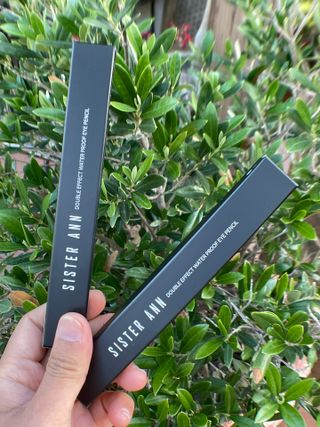 씨스터앤 시스터앤 더블이펙트 워터프루프 아이펜슬_미국 — 5점을 준 리뷰어가 2022년 4월 올린 사용 사진