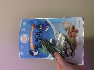 UNCLE NICK 한국 슈퍼 스낵 블랙 &amp; 블랙 김 스낵 — 3.5점을 준 리뷰어가 2021년 12월 올린 사용 사진