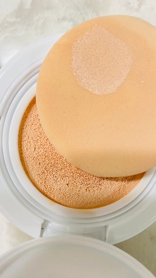 TONEfitSUN 쿠션 12g 비건 톤업 선쿠션 한국산 SPF 50+/ PA++++ — 5점을 준 리뷰어가 2023년 2월 올린 사용 사진