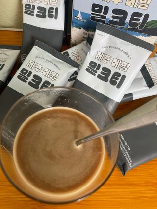 느랑풀 USA_ [neurangpul] JEJU BUCKWHEAT MILKTEA 30g*10 — 5점을 준 리뷰어가 2025년 7월 올린 사용 사진
