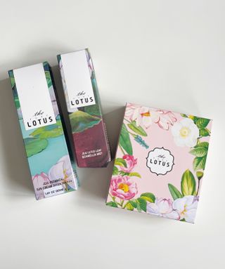 더 퓨어 로터스 제주 식물 선크림 / 제주 연잎 &amp; 동백 미스트 / 순수한 연꽃 어메니티 세트 — 5점을 준 리뷰어가 2022년 10월 올린 사용 사진