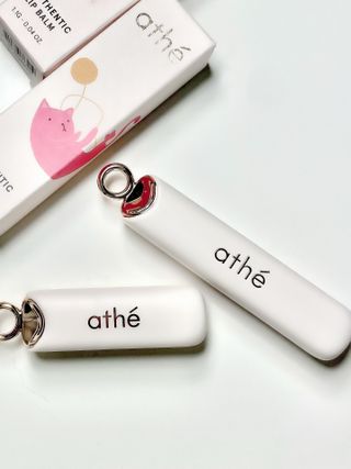 ATHE AUTHENTIC AIRY LIP BALM / 비건립밤 / 어센틱립밤 / 에어리립밤 (수정 요청) — 5점을 준 리뷰어가 2022년 7월 올린 사용 사진