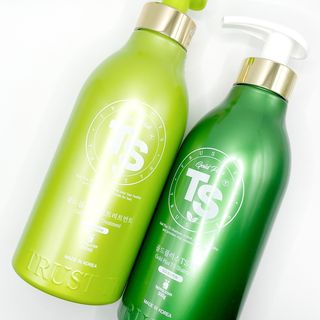 ゴールドプラスセット(シャンプー500g x 1ea/トリートメント500ml X 1ea) — 3.5점을 준 리뷰어가 2023년 4월 올린 사용 사진