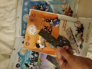UNCLE NICK 한국 슈퍼 스낵 블랙 &amp; 블랙 김 스낵 — 5점을 준 리뷰어가 2021년 10월 올린 사용 사진