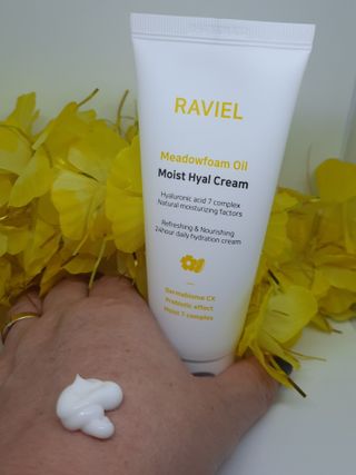 라비엘 RAVIEL Meadowfoam 씨 오일 모이스처라이징 데일리 히알 크림 3.4 fl oz, DermaBiome CX, 7 히알루론산 — 5점을 준 리뷰어가 2022년 9월 올린 사용 사진