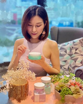 네오젠 비타 듀오 데이 나이트 크림 세트(100g) + 데이 크림(50g) + 나이트 크림(50g) — 5점을 준 리뷰어가 2022년 8월 올린 사용 사진
