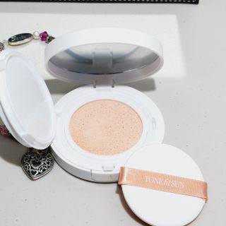 TONEfitSUN 쿠션 12g 비건 톤업 선쿠션 한국산 SPF 50+/ PA++++ — 5점을 준 리뷰어가 2023년 2월 올린 사용 사진
