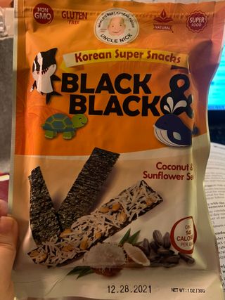 UNCLE NICK 한국 슈퍼 스낵 블랙 &amp; 블랙 김 스낵 — 3.5점을 준 리뷰어가 2021년 12월 올린 사용 사진