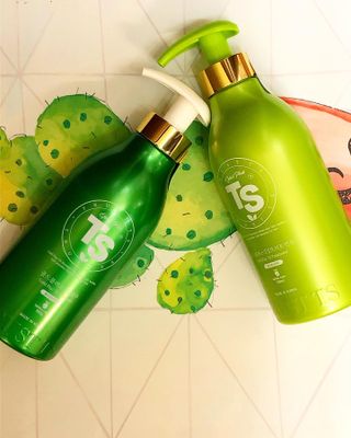 ゴールドプラスセット(シャンプー500g x 1ea/トリートメント500ml X 1ea) — 4점을 준 리뷰어가 2023년 3월 올린 사용 사진