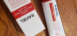 라비엘 아세로라 &amp; 스네일 뮤신 다크 스팟 케어 크림 1.7 fl oz (50ml), 스네일 뮤신 &amp; 히알루론산 — 4.5점을 준 리뷰어가 2023년 2월 올린 사용 사진