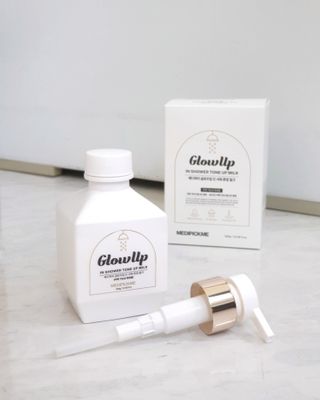 메디픽미 글로우업 인샤워 톤업밀크 300g 바디톤업크림 인샤워톤업 — 3점을 준 리뷰어가 2021년 11월 올린 사용 사진