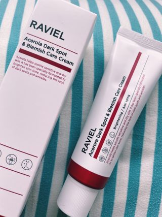 라비엘 아세로라 &amp; 스네일 뮤신 다크 스팟 케어 크림 1.7 fl oz (50ml), 스네일 뮤신 &amp; 히알루론산 — 5점을 준 리뷰어가 2022년 12월 올린 사용 사진