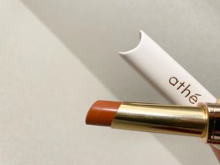 ATHE AUTHENTIC AIRY LIP BALM / 비건립밤 / 어센틱립밤 / 에어리립밤 (수정 요청) — 5점을 준 리뷰어가 2022년 8월 올린 사용 사진