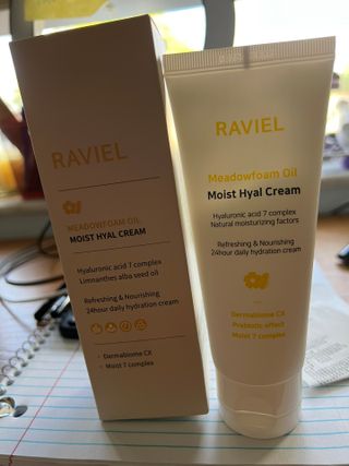 라비엘 RAVIEL Meadowfoam 씨 오일 모이스처라이징 데일리 히알 크림 3.4 fl oz, DermaBiome CX, 7 히알루론산 — 4점을 준 리뷰어가 2022년 9월 올린 사용 사진