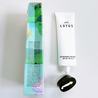 더 퓨어 로터스 제주 식물 선크림 / 제주 연잎 &amp; 동백 미스트 / 순수한 연꽃 어메니티 세트 — 4점을 준 리뷰어가 2022년 12월 올린 사용 사진