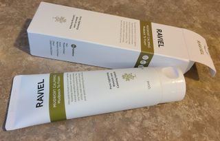 라비엘 머그워트 그린머드 팩투폼 페이스 클렌저, 4.1fl oz(120ml), 2-in-1 멀티 클렌저 — 5점을 준 리뷰어가 2022년 9월 올린 사용 사진