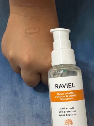 라비엘 멀티 비타민 다크 스팟 &amp; 블레미쉬 케어 페이스 세럼 모든 피부용 1.7 fl oz — 5점을 준 리뷰어가 2022년 12월 올린 사용 사진
