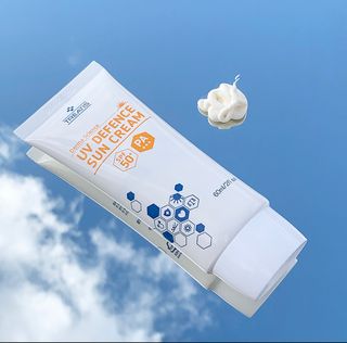 트리티스 US [TREATIS] UV Defence Sun Cream PA+++ / SPF50+ — 5점을 준 리뷰어가 2021년 3월 올린 사용 사진