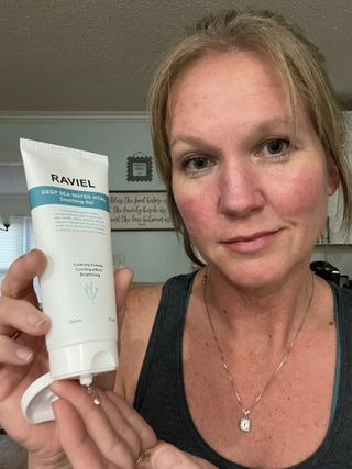 라비엘 RAVIEL 딥 씨 워터 퓨어 바이탈 수딩 젤 5.1 fl oz (150ml) 페이스 &amp; 바디, 쿨링 효과 — 5점을 준 리뷰어가 2022년 9월 올린 사용 사진