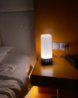 스마트조명소화기 블럭(VLCOK) 스마트조명소화기 블럭VLOCK 디지털시계 조명수유등/무드등화재감지 및 알람 투척식소화기 탑재 — 5점을 준 리뷰어가 2022년 3월 올린 사용 사진