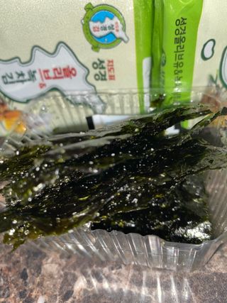 SUNG GYUNG Olive & Green Tea Seaweed Snack Pack of 16 — 5점을 준 리뷰어가 2024년 1월 올린 사용 사진