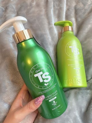 ゴールドプラスセット(シャンプー500g x 1ea/トリートメント500ml X 1ea) — 4점을 준 리뷰어가 2023년 3월 올린 사용 사진