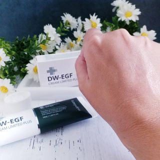 이지듀 DW-EGF 크림 리미티드 플러스 1.69 FL.Oz — 5점을 준 리뷰어가 2021년 9월 올린 사용 사진
