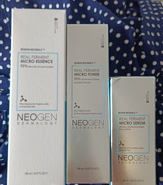 네오젠 더마로지 리얼퍼먼트 마이크로 세트 (토너 150ml, 에센스 150ml, 세럼 30ml, 미스트 115ml) — 5점을 준 리뷰어가 2022년 7월 올린 사용 사진