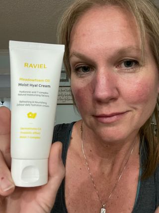 라비엘 RAVIEL Meadowfoam 씨 오일 모이스처라이징 데일리 히알 크림 3.4 fl oz, DermaBiome CX, 7 히알루론산 — 5점을 준 리뷰어가 2022년 9월 올린 사용 사진