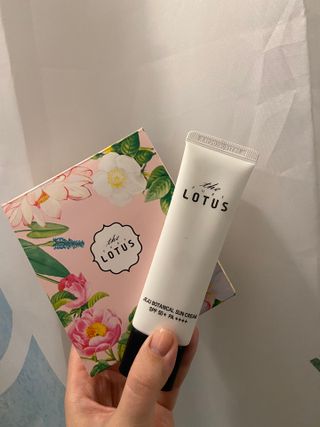 더 퓨어 로터스 제주 식물 선크림 / 제주 연잎 &amp; 동백 미스트 / 순수한 연꽃 어메니티 세트 — 5점을 준 리뷰어가 2022년 12월 올린 사용 사진