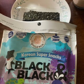 UNCLE NICK 한국 슈퍼 스낵 블랙 &amp; 블랙 김 스낵 — 5점을 준 리뷰어가 2021년 11월 올린 사용 사진
