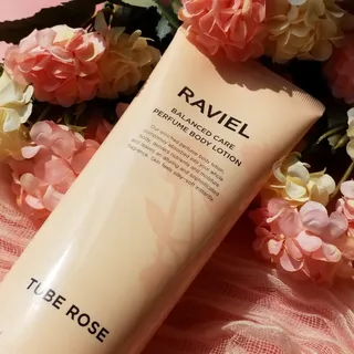 라비엘 RAVIEL 밸런스드 케어 모이스처라이징 퍼퓸 바디 로션 6.8 fl oz (200ml), 릴리 머스크 / 튜브 로즈 — 5점을 준 리뷰어가 2022년 9월 올린 사용 사진