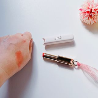 ATHE AUTHENTIC AIRY LIP BALM / 비건립밤 / 어센틱립밤 / 에어리립밤 (수정 요청) — 4점을 준 리뷰어가 2022년 8월 올린 사용 사진