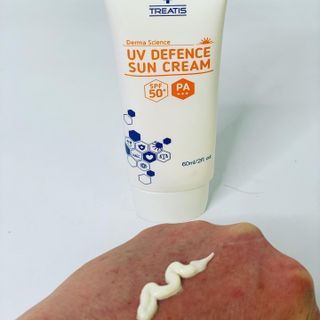 트리티스 US [TREATIS] UV Defence Sun Cream PA+++ / SPF50+ — 5점을 준 리뷰어가 2021년 3월 올린 사용 사진