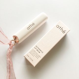 ATHE AUTHENTIC AIRY LIP BALM / 비건립밤 / 어센틱립밤 / 에어리립밤 (수정 요청) — 5점을 준 리뷰어가 2022년 8월 올린 사용 사진