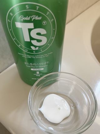 ゴールドプラスセット(シャンプー500g x 1ea/トリートメント500ml X 1ea) — 4점을 준 리뷰어가 2023년 4월 올린 사용 사진